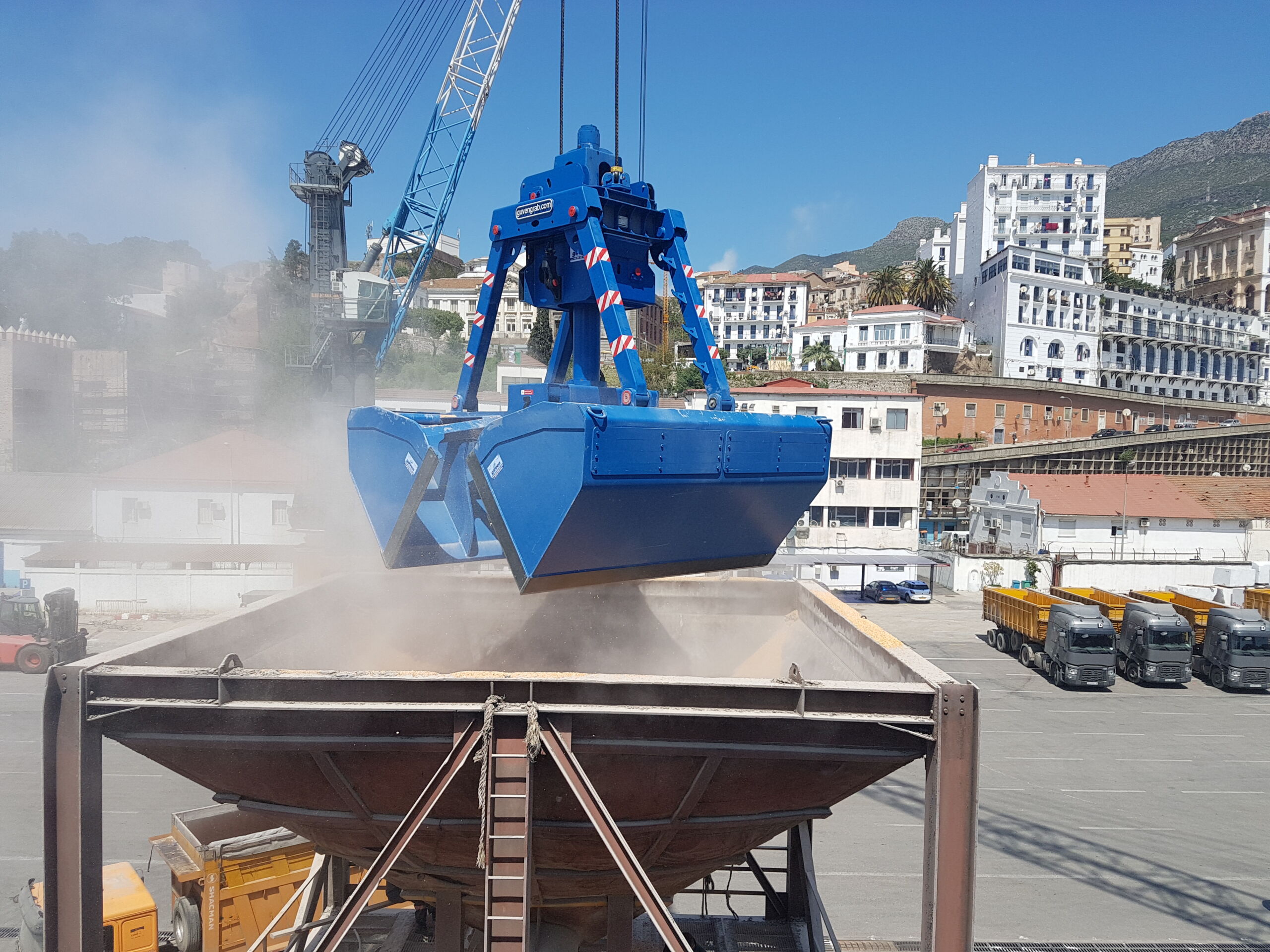Hydraulic vs Mechanical Grabs For Bulk Terminals